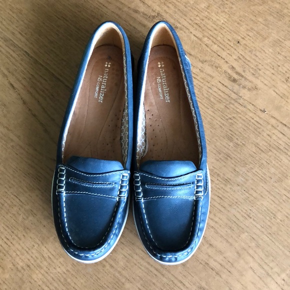 navy blue naturalizer shoes